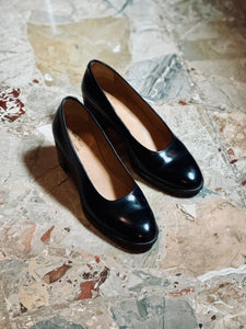 Introducing the Sciura Pump: A Modern Take on a Timeless Classic, straight from your Italian Nonna’s Closet